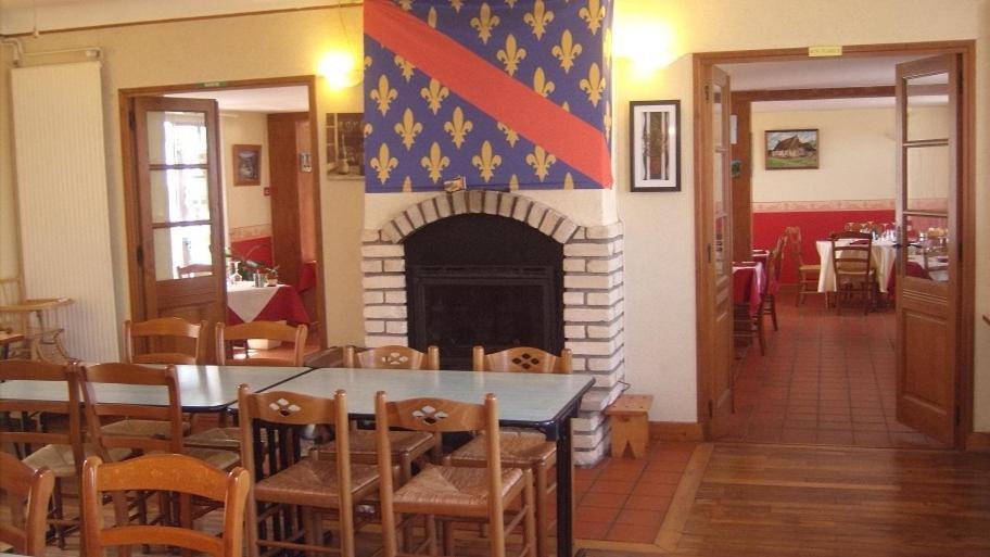 Auberge Les Muriers La Ferte-Hauterive Ngoại thất bức ảnh
