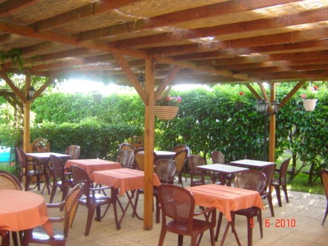 Auberge Les Muriers La Ferte-Hauterive Ngoại thất bức ảnh